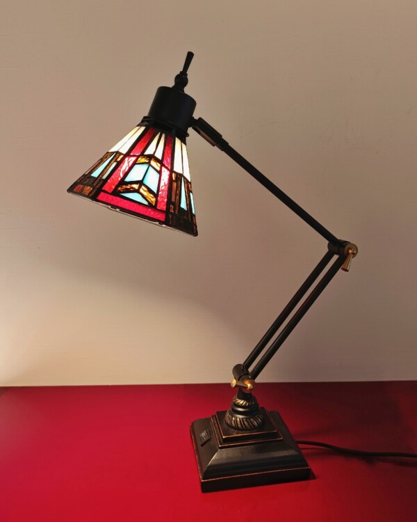 Vitrail,Chartres,lampe Tiffany,lampe vitrail,galerie du vitrail,vitraux,vente de vitraux en ligne, centre,eure et loir,eure et loire, art deco, art nouveau